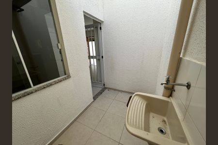 Casa para alugar com 73m², 2 quartos e 1 vagaÁrea de Serviço
