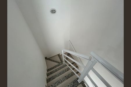 Casa para alugar com 73m², 2 quartos e 1 vagaEscada