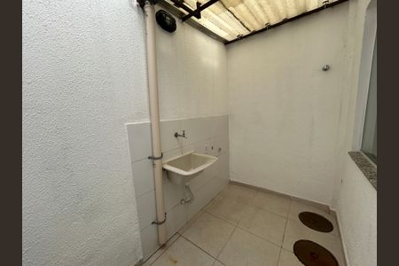 Casa para alugar com 73m², 2 quartos e 1 vagaÁrea de Serviço