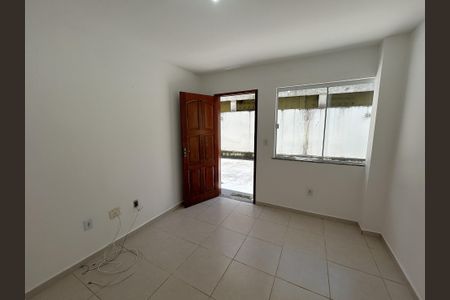 Sala de casa para alugar com 2 quartos, 70m² em Vila Valqueire, Rio de Janeiro