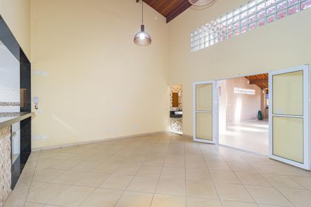 Sala de casa à venda com 3 quartos, 210m² em Vila Bertioga, São Paulo