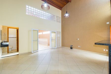 Sala de casa à venda com 3 quartos, 210m² em Vila Bertioga, São Paulo