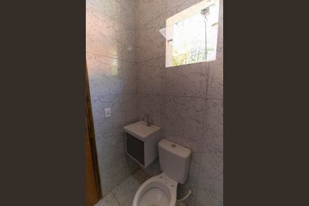 Banheiro de kitnet/studio para alugar com 1 quarto, 40m² em Engenho do Mato, Niterói