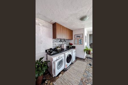 Casa à venda com 246m², 2 quartos e sem vagaÁrea de Serviço