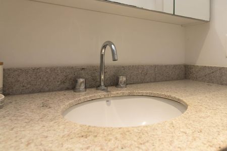 Banheiro de apartamento para alugar com 1 quarto, 30m² em Farroupilha, Porto Alegre