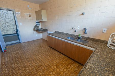 Casa para alugar com 350m², 5 quartos e 4 vagascozinha