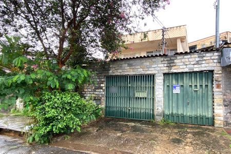 Casa à venda com 360m², 3 quartos e 4 vagasFachada