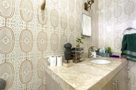 Casa à venda com 360m², 3 quartos e 4 vagasBanheiro da Suíte 1