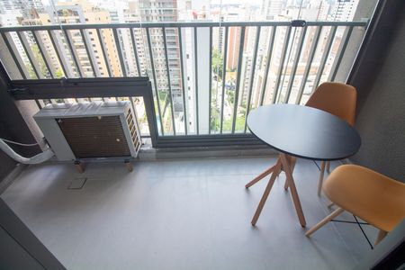 Studio à venda com 28m², 1 quarto e sem vaga Studio à venda com 28m², 1 quarto e sem vagaVaranda