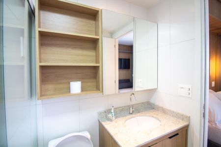 Banheiro de kitnet/studio à venda com 1 quarto, 28m² em Cidade Monções, São Paulo