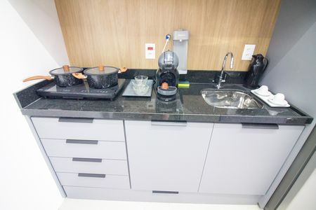 Studio à venda com 28m², 1 quarto e sem vaga Studio à venda com 28m², 1 quarto e sem vagaCozinha - Armários