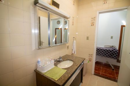 Casa à venda com 120m², 3 quartos e 2 vagas Casa à venda com 120m², 3 quartos e 2 vagasBanheiro