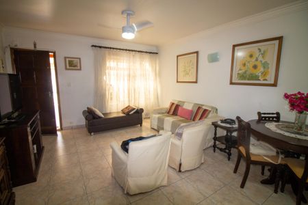 Casa à venda com 120m², 3 quartos e 2 vagas Casa à venda com 120m², 3 quartos e 2 vagasSala