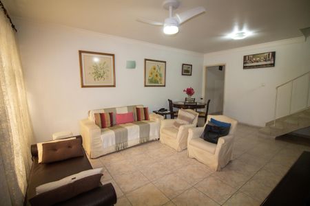 Casa à venda com 120m², 3 quartos e 2 vagas Casa à venda com 120m², 3 quartos e 2 vagasSala