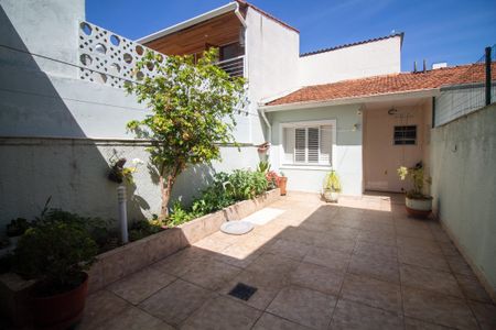 Casa à venda com 120m², 3 quartos e 2 vagas Casa à venda com 120m², 3 quartos e 2 vagasQuintal / Jardim
