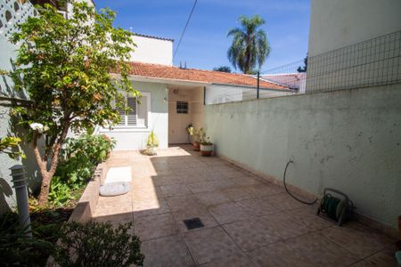 Casa à venda com 120m², 3 quartos e 2 vagas Casa à venda com 120m², 3 quartos e 2 vagasQuintal / Jardim