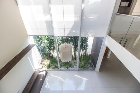 Casa de condomínio à venda com 380m², 4 quartos e 4 vagas Casa de condomínio à venda com 380m², 4 quartos e 4 vagasVista