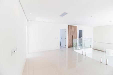 Casa de condomínio à venda com 380m², 4 quartos e 4 vagas Casa de condomínio à venda com 380m², 4 quartos e 4 vagasSala