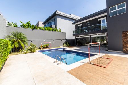 Casa de condomínio à venda com 380m², 4 quartos e 4 vagas Casa de condomínio à venda com 380m², 4 quartos e 4 vagasPiscina