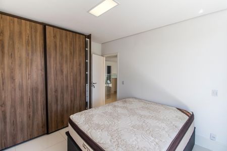 Casa de condomínio à venda com 380m², 4 quartos e 4 vagas Casa de condomínio à venda com 380m², 4 quartos e 4 vagasSuíte 4