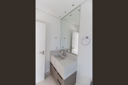 Casa de condomínio à venda com 380m², 4 quartos e 4 vagas Casa de condomínio à venda com 380m², 4 quartos e 4 vagasBanheiro da Suíte