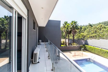 Casa de condomínio à venda com 380m², 4 quartos e 4 vagas Casa de condomínio à venda com 380m², 4 quartos e 4 vagasVaranda