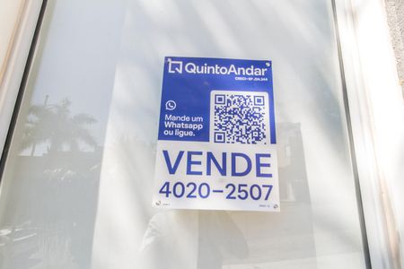 Casa de condomínio à venda com 380m², 4 quartos e 4 vagas Casa de condomínio à venda com 380m², 4 quartos e 4 vagasVista da Rua
