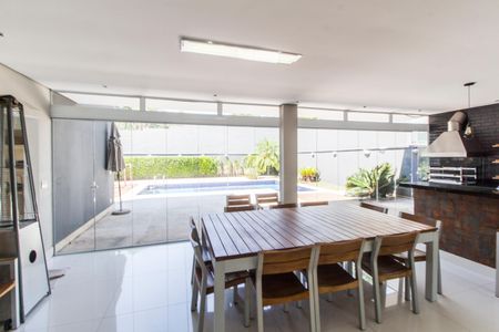 Casa de condomínio à venda com 380m², 4 quartos e 4 vagas Casa de condomínio à venda com 380m², 4 quartos e 4 vagasVista da Sala