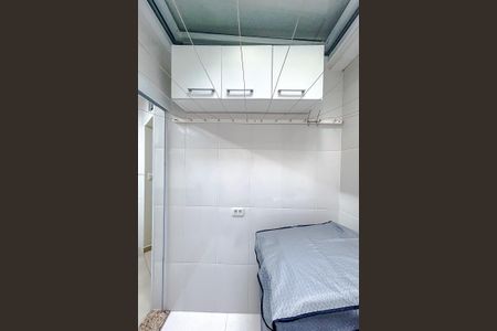 Casa de condomínio à venda com 60m², 2 quartos e 1 vagaÁrea de Serviço