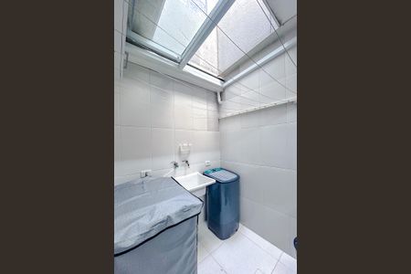 Casa de condomínio à venda com 60m², 2 quartos e 1 vagaÁrea de Serviço