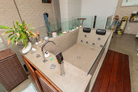 Apartamento à venda com 105m², 1 quarto e 2 vagasBanheira da Suite