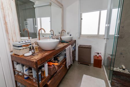 Apartamento à venda com 105m², 1 quarto e 2 vagasLavatório da Suite