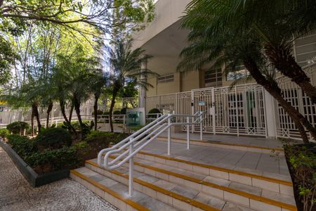 Apartamento à venda com 105m², 1 quarto e 2 vagasFachada e Portaria