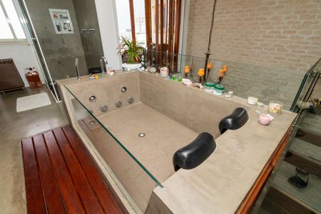 Apartamento à venda com 105m², 1 quarto e 2 vagasBanheira da Suite