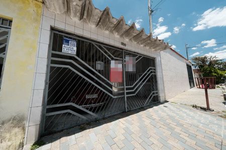 Casa para alugar com 70m², 2 quartos e 2 vagasFachada