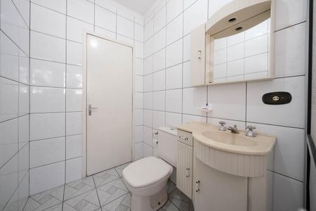 Casa para alugar com 70m², 2 quartos e 2 vagasBanheiro