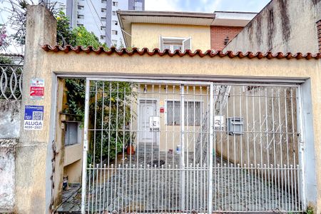 Casa para alugar com 130m², 3 quartos e 2 vagasFachada com Plaquinha