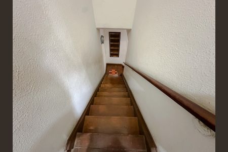 Casa à venda com 96m², 2 quartos e sem vagaEscadas