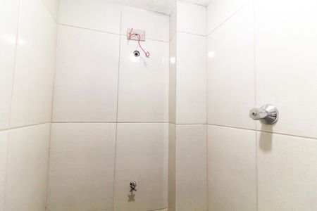 Banheiro de kitnet/studio para alugar com 1 quarto, 16m² em Parque Savoi City, São Paulo