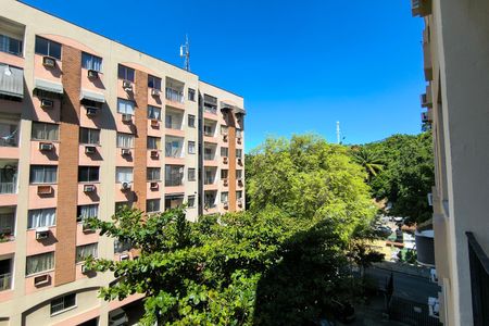 Apartamento para alugar com 65m², 2 quartos e 1 vaga Apartamento para alugar com 65m², 2 quartos e 1 vagaVaranda