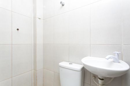 Banheiro  de kitnet/studio para alugar com 1 quarto, 16m² em Parque Savoi City, São Paulo