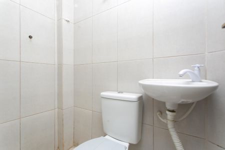 Banheiro  de kitnet/studio para alugar com 1 quarto, 16m² em Parque Savoi City, São Paulo