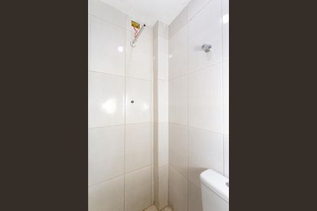 Banheiro  de kitnet/studio para alugar com 1 quarto, 16m² em Parque Savoi City, São Paulo