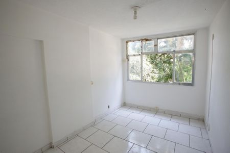 Quarto 1 de apartamento para alugar com 2 quartos, 56m² em Taquara, Rio de Janeiro