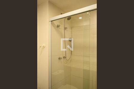 Banheiro de kitnet/studio para alugar com 1 quarto, 30m² em Partenon, Porto Alegre