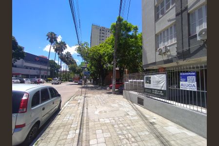 Apartamento para alugar com 100m², 3 quartos e sem vaga Apartamento para alugar com 100m², 3 quartos e sem vagaPlaca