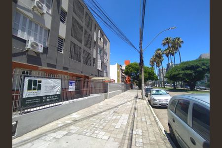 Apartamento para alugar com 100m², 3 quartos e sem vaga Apartamento para alugar com 100m², 3 quartos e sem vagaPlaca