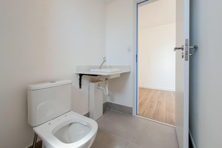 Apartamento à venda com 70m², 2 quartos e 1 vaga Apartamento à venda com 70m², 2 quartos e 1 vagaBanheiro da Suíte