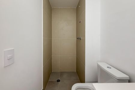 Apartamento à venda com 70m², 2 quartos e 1 vaga Apartamento à venda com 70m², 2 quartos e 1 vagaBanheiro Social