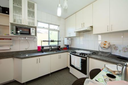 Apartamento à venda com 130m², 4 quartos e 2 vagas Apartamento à venda com 130m², 4 quartos e 2 vagasCOZINHA